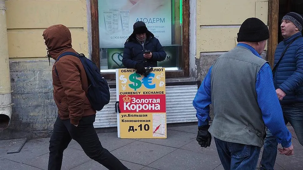 С 1 октября вырастут зарплаты и пенсии
