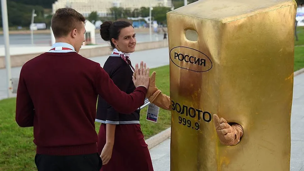 Зачем Россия меняет доллары на золото?