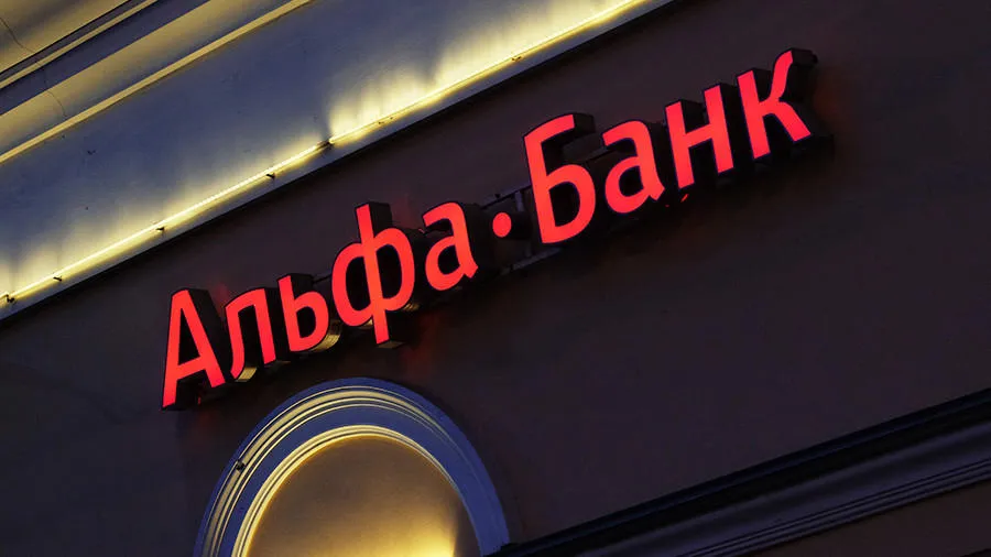 Бесплатное обслуживание счета на 6 месяцев в Альфа-банке Черная пятница в Альфа-банке