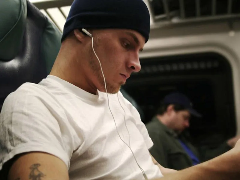 Наушники или телефон