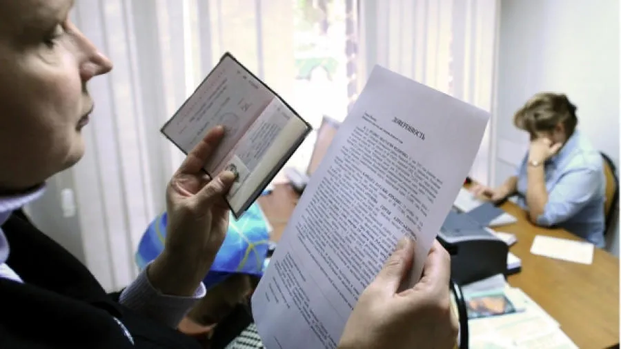 Свидетельстве о праве наследования можно получить только через 6 месяцев Нотариус выберет круг наследников