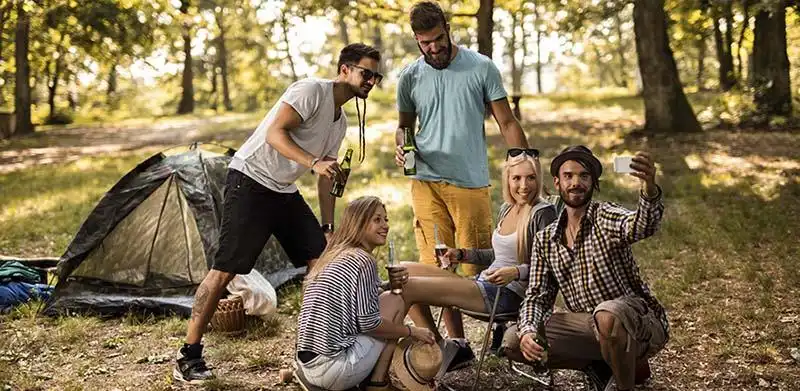 Как умиротворяющий эффект эстетики природы, так и общение с близкими людьми, может приносить вдохновение и энергию. Съездите с друзьями на природу