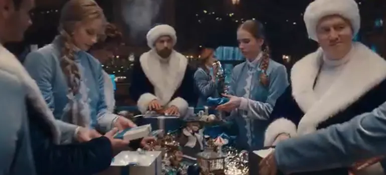 Светлана Ходченкова, Милош Бикович и другие звезды в рекламе ВТБ, кадр из видео