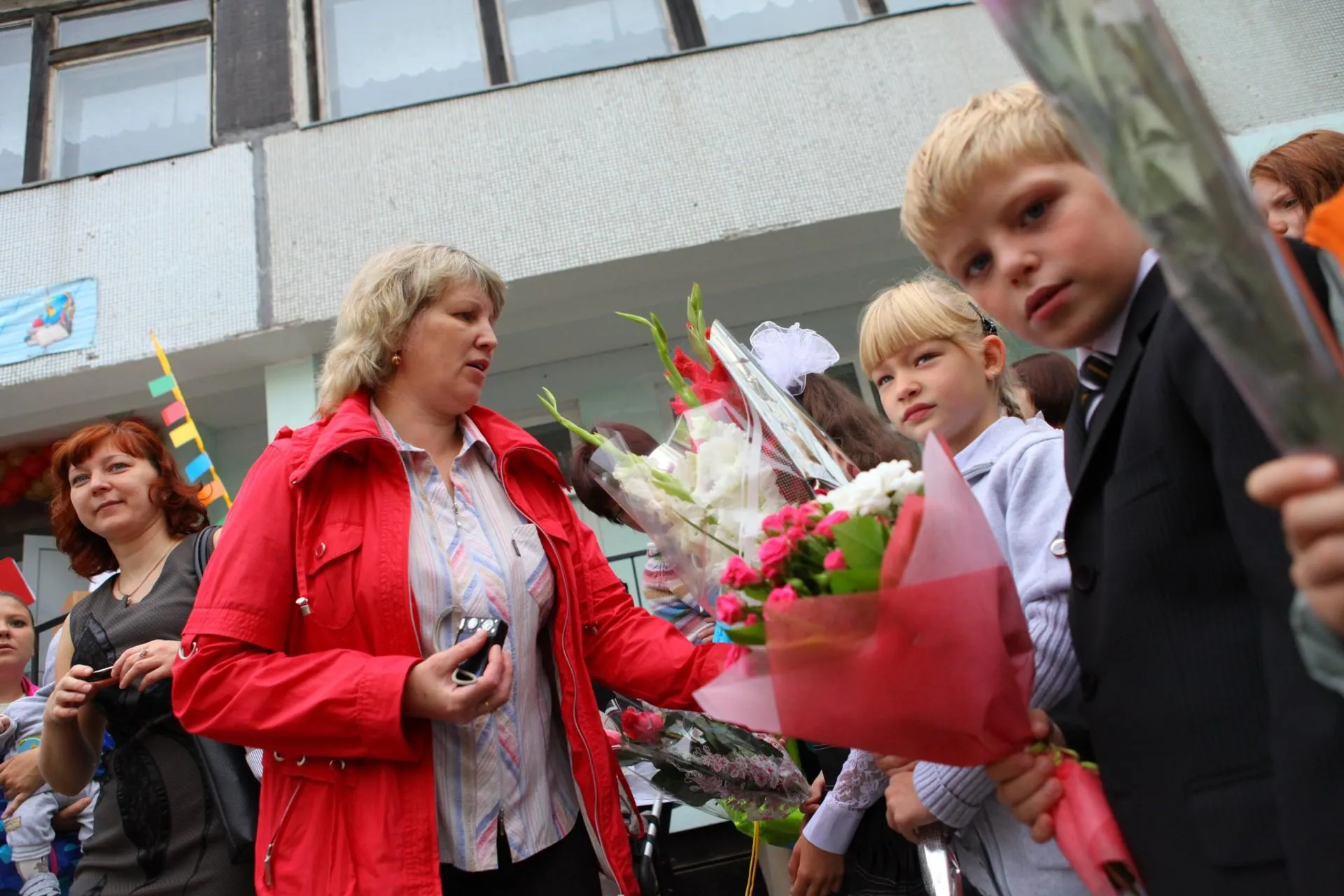 Правительство с 2012 года не может решить проблему низких зарплат учителей Зарплаты учителей