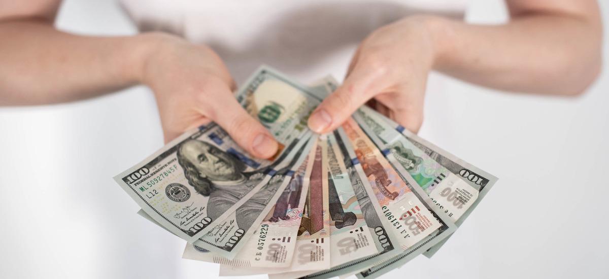 Доллар еще не достиг &laquo;дна&raquo;: когда россияне увидят курс по 70 рублей?
