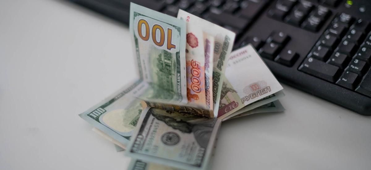 Парадоксальная ситуация: экономист предупредила о рисках падения доллара до 75