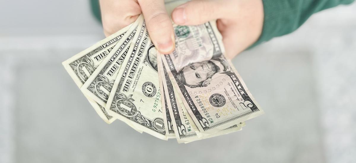 В России образовался дефицит валюты: что делать тем, кому срочно нужны доллары