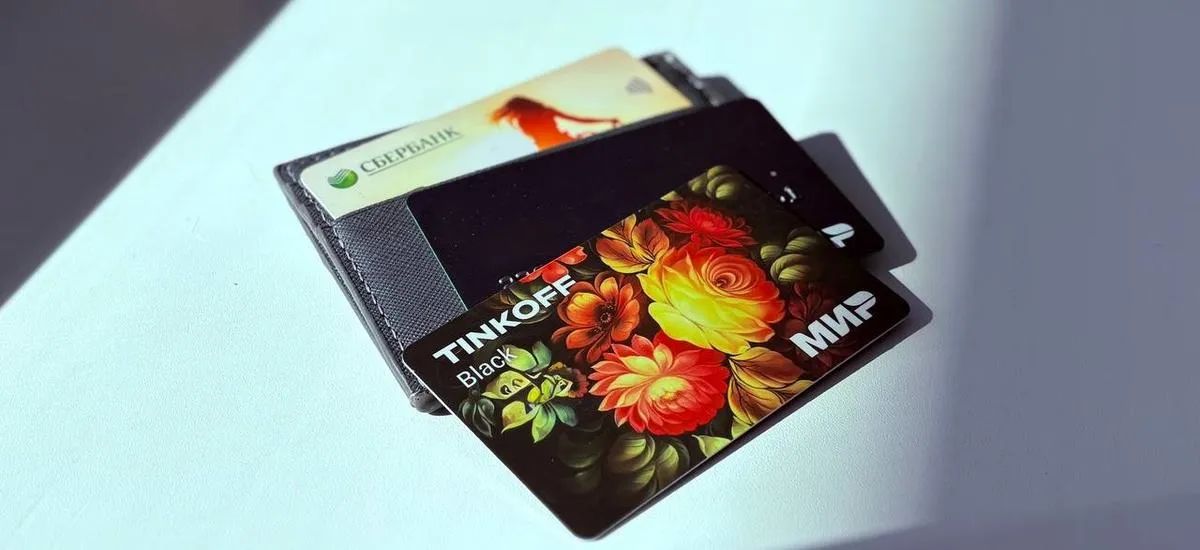 Как новый налог на операции с банковскими картами ударит по кошелькам россиян