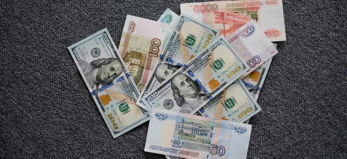 До конца года ключевая ставка упадет минимум на 1%: что будет с курсом доллара?