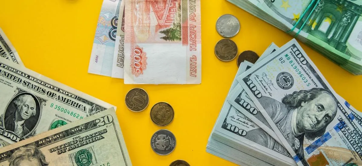 Доллар рухнет до 54 рублей: эксперт назвал сценарий для рубля в декабре