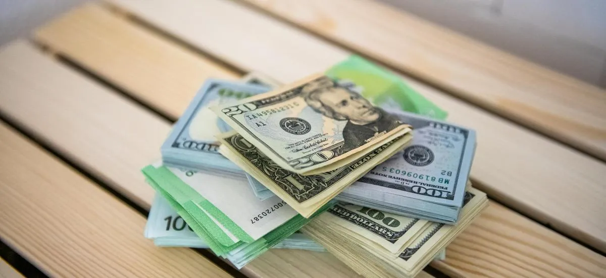 Спрогнозирован курс валют на  2022 год: какова вероятность возвращения доллара к ценникам в 60 и 100 рублям