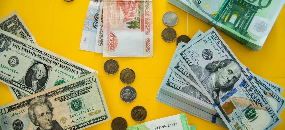 Летом доллар будет по 60 рублей, если не вмешаются власти: прогноз аналитика