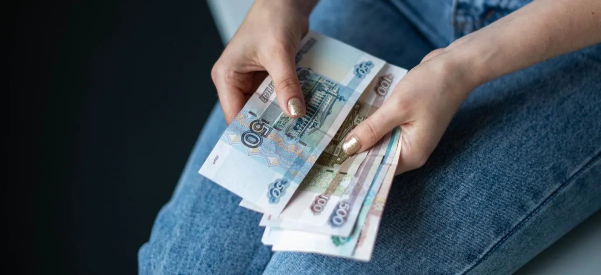 Повышение зарплат с 1 мая: кто из россиян будет получать больше и на сколько
