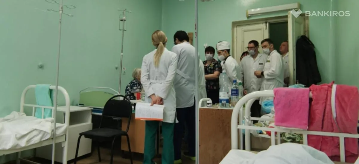 Врачам и медсестрам пообещали повысить единовременные выплаты: какие и на сколько?