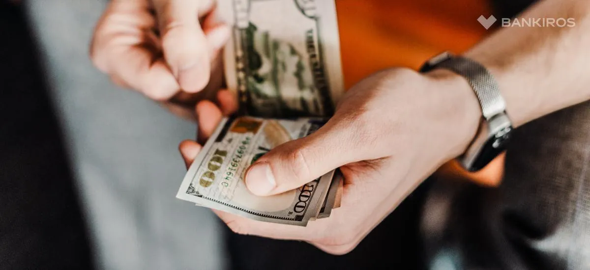 «Истеричный» рост курса доллара закончится: валюте предсказали откат к 40 рублям