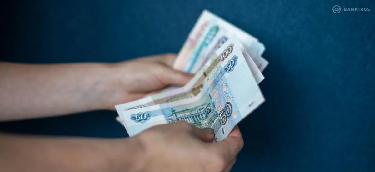 Банки усилят наблюдение за внесением наличных на карты россиян