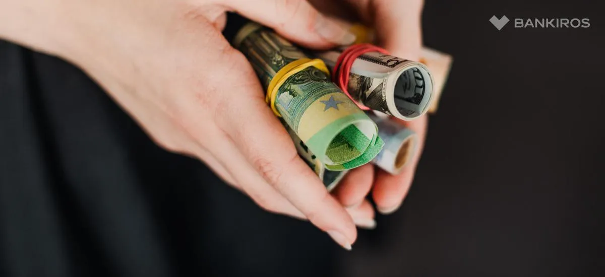 Россияне выстраиваются в очереди за долларами: что творится в обменниках?