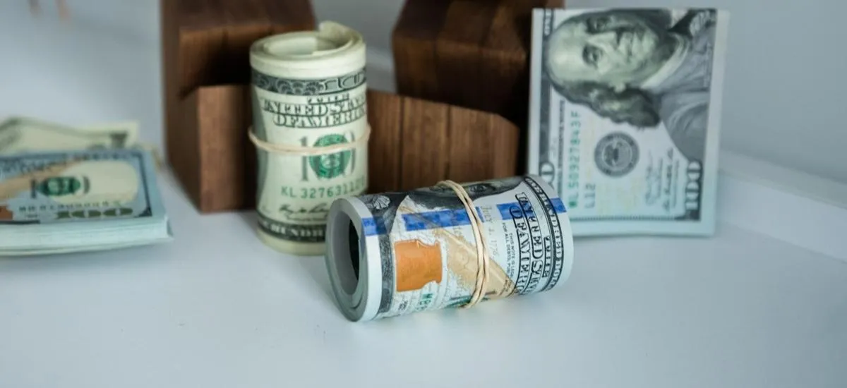 После майских праздников начнется девальвация рубля: доллар взлетит выше 100?