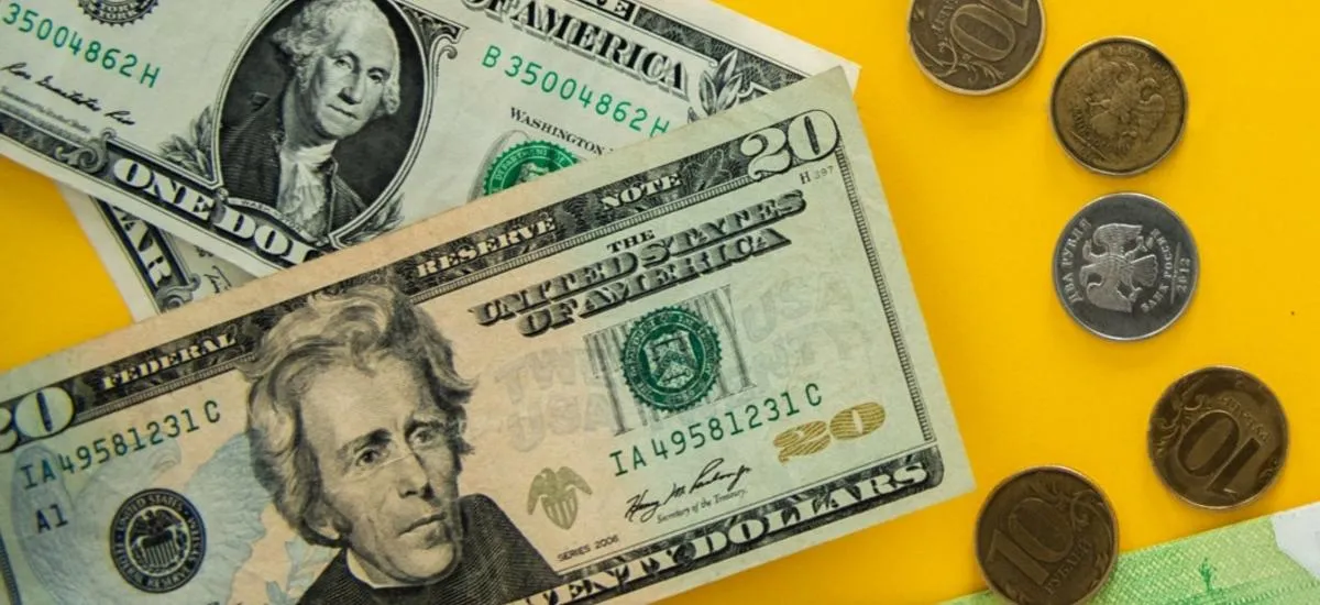 Что будет с курсом доллара и юаня в 2026 году? Прогнозы профессора и нейросетей