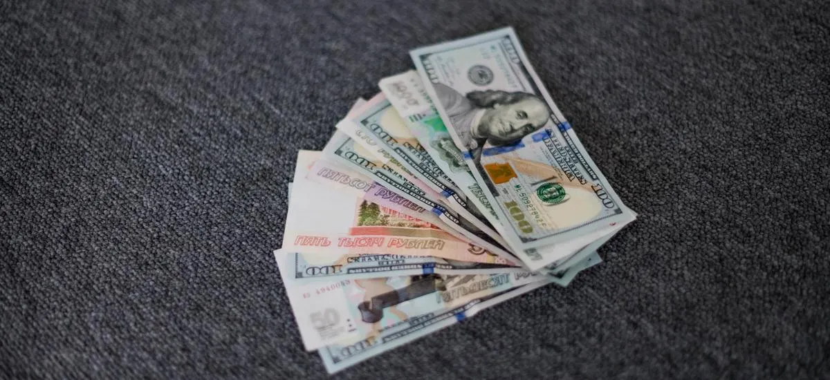 Рост НДС ослабит рубль: эксперты дали прогноз по доллару