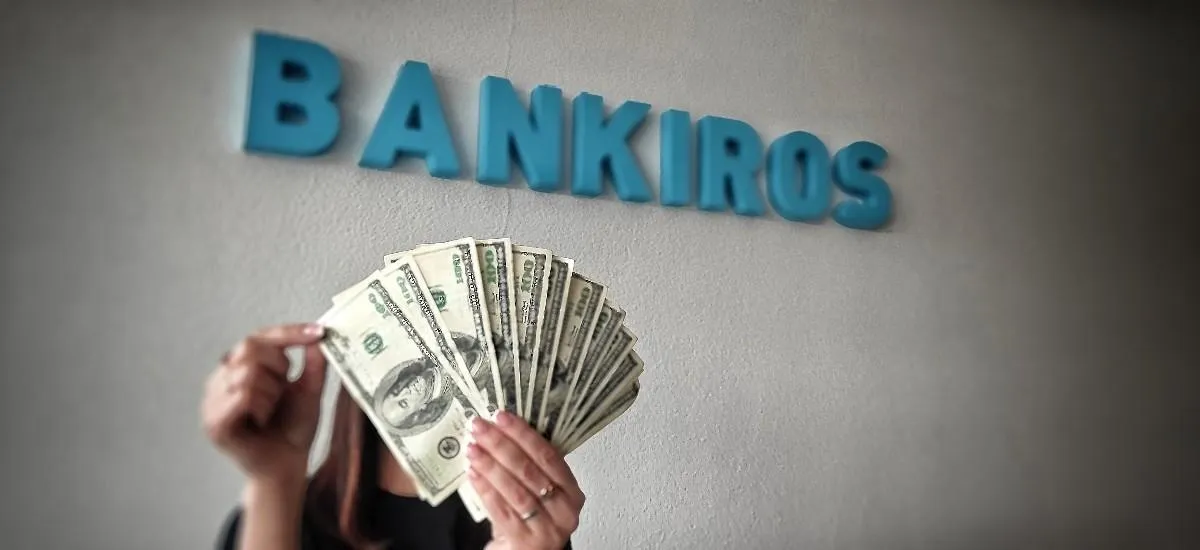 «Доллар всегда растет»: россиян призвали закупаться валютой сегодня