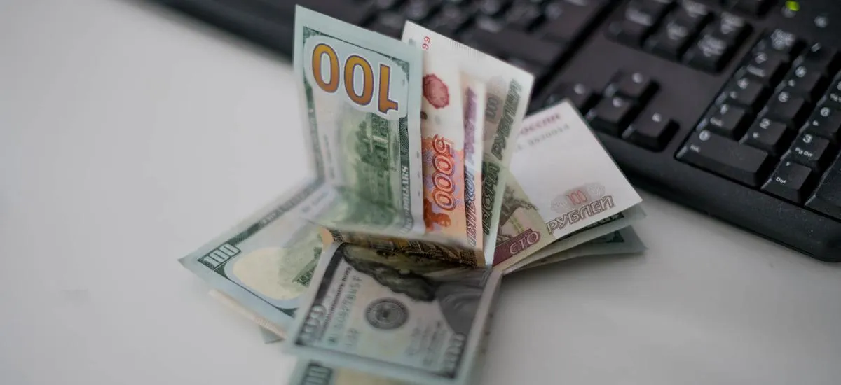 Почему доллар дешевеет и что будет дальше с курсом, спрогнозировала экономист