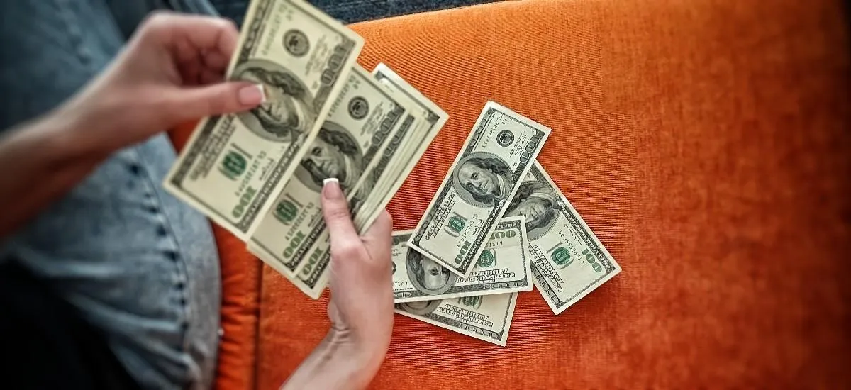 «Срочно скупать доллары»: что будет с рублем осенью?