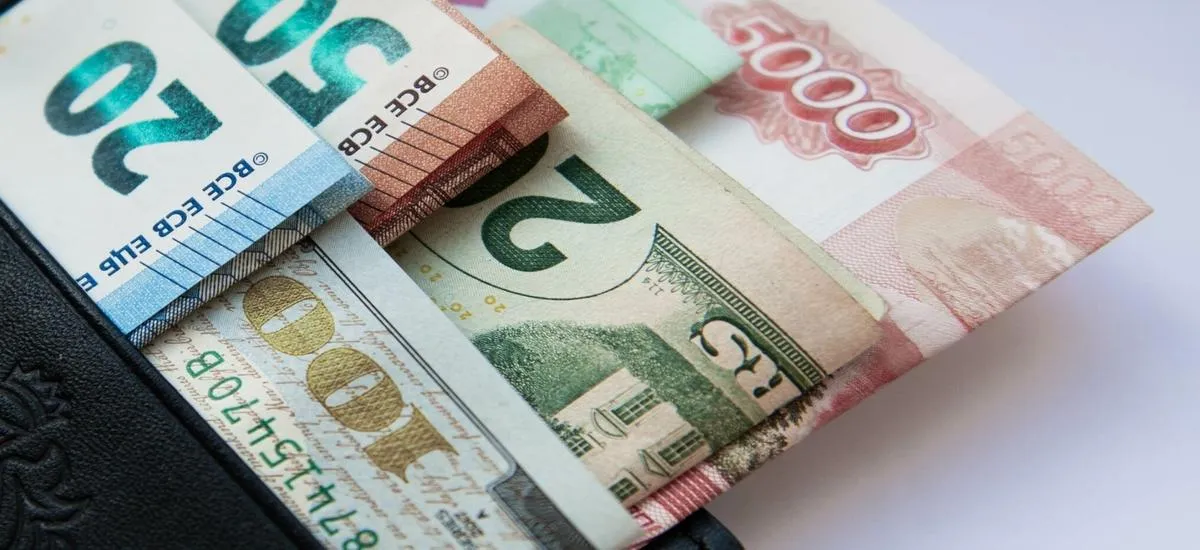 Рубль ждут новые испытания: каким будет курс валют в октябре