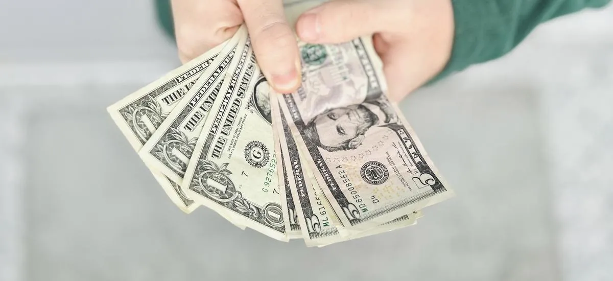 В России образовался дефицит валюты: что делать тем, кому срочно нужны доллары