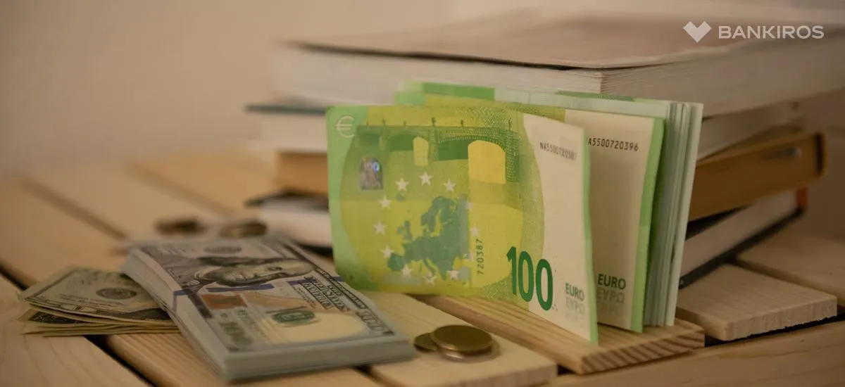 Доллары и евро – рискованно, юани – неудобно: в чем хранить деньги?