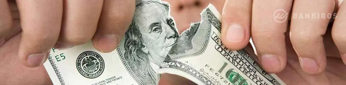 Курс доллара снижается на открытии торгов