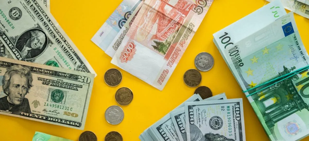 Юань обвалится к доллару: какую валюту купить для сбережений до конца 2026 года