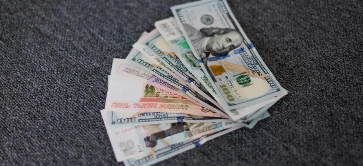  Есть ли риск девальвации: что происходит с рублем по отношению к доллару?
