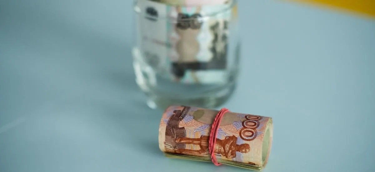 Забираем деньги со вкладов и закупаемся золотом и облигациями? Россиянам дали советы