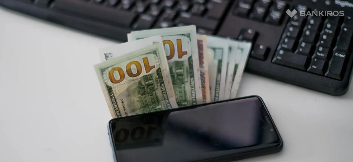 Доллар взлетит до 105 к концу года: аналитик предупредил о новом обвале рубля